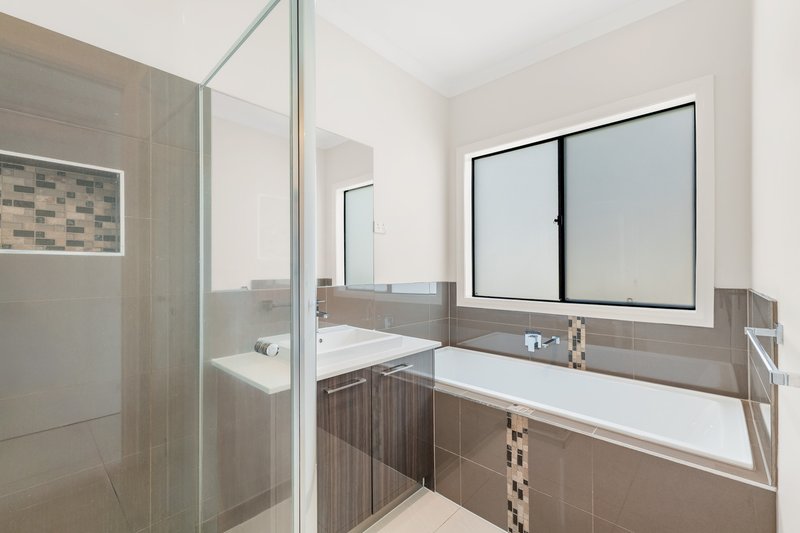 Photo - 11 Elk Way, Wollert VIC 3750 - Image 10