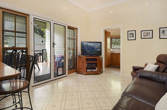 Photo - 11 Ellena Avenue, Greenslopes QLD 4120 - Image 13