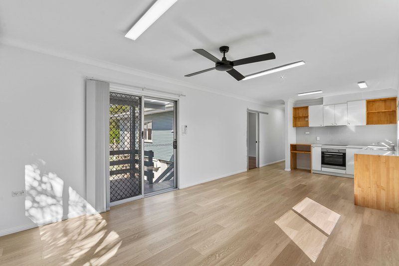 Photo - 11 Elm Avenue, Woodridge QLD 4114 - Image 7