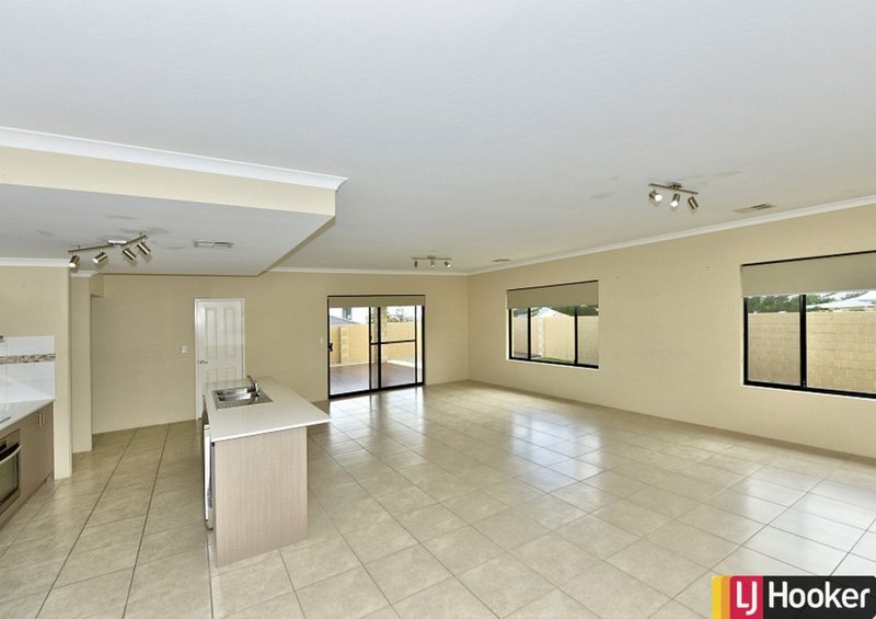 Photo - 11 Endeavour Circle, Wannanup WA 6210 - Image 3