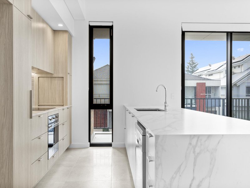 Photo - 1/1 Enderby Close, North Coogee WA 6163 - Image 3