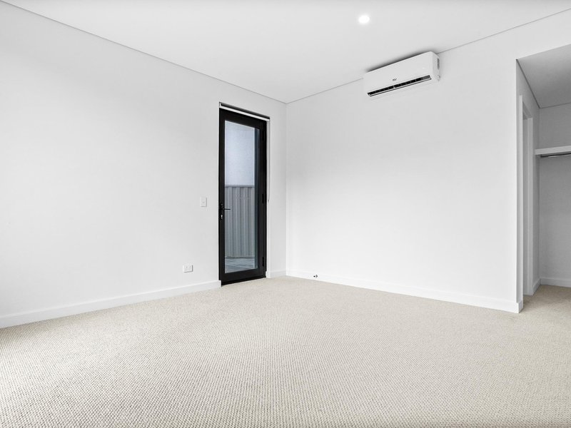 Photo - 1/1 Enderby Close, North Coogee WA 6163 - Image 6