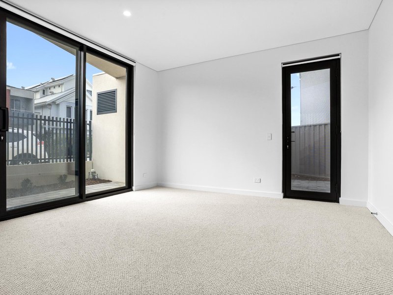 Photo - 1/1 Enderby Close, North Coogee WA 6163 - Image 7
