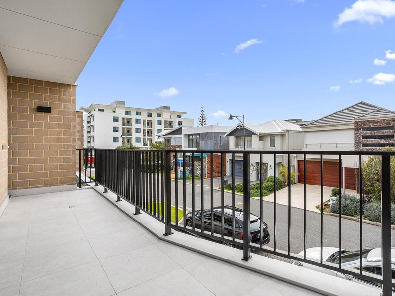 Photo - 1/1 Enderby Close, North Coogee WA 6163 - Image 9