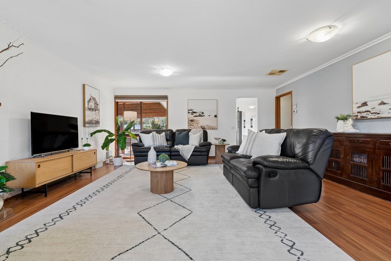 Photo - 11 Epacris Court, Langwarrin VIC 3910 - Image 4