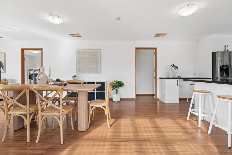 Photo - 11 Epacris Court, Langwarrin VIC 3910 - Image 7