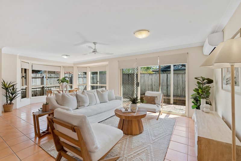 Photo - 11 Erncroft Place, Rocklea QLD 4106 - Image 1