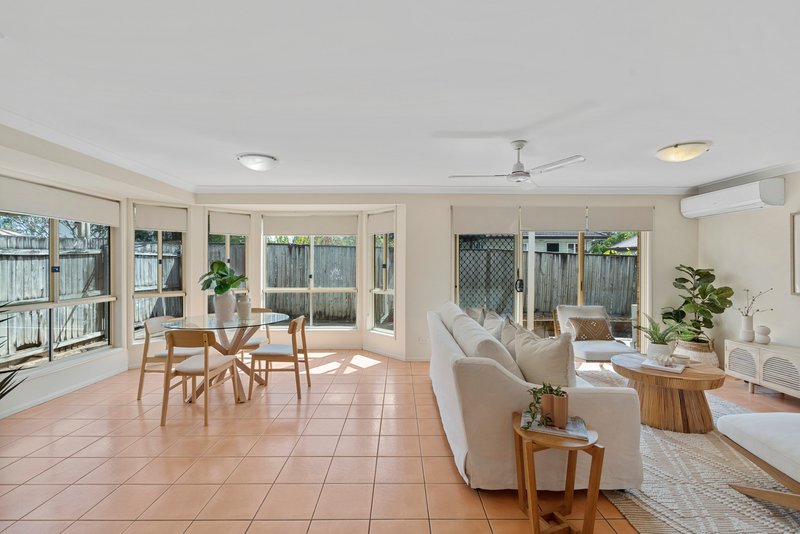 Photo - 11 Erncroft Place, Rocklea QLD 4106 - Image 2