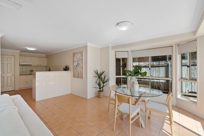 Photo - 11 Erncroft Place, Rocklea QLD 4106 - Image 6