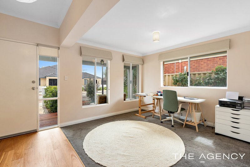 Photo - 11 Essence Bend, Atwell WA 6164 - Image 2