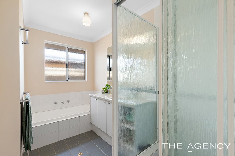 Photo - 11 Essence Bend, Atwell WA 6164 - Image 17