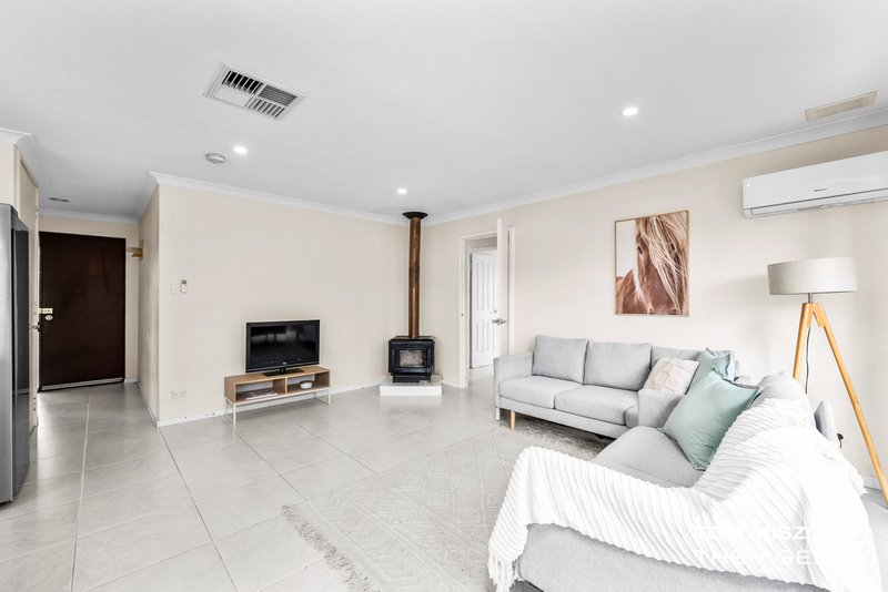 Photo - 11 Essex Street, Forrestfield WA 6058 - Image 5