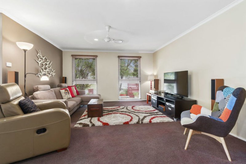 Photo - 11 Etna Place, Bossley Park NSW 2176 - Image 5