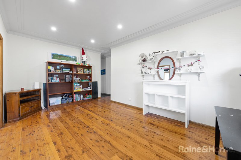 Photo - 11 Euroka Street, Ingleburn NSW 2565 - Image 5