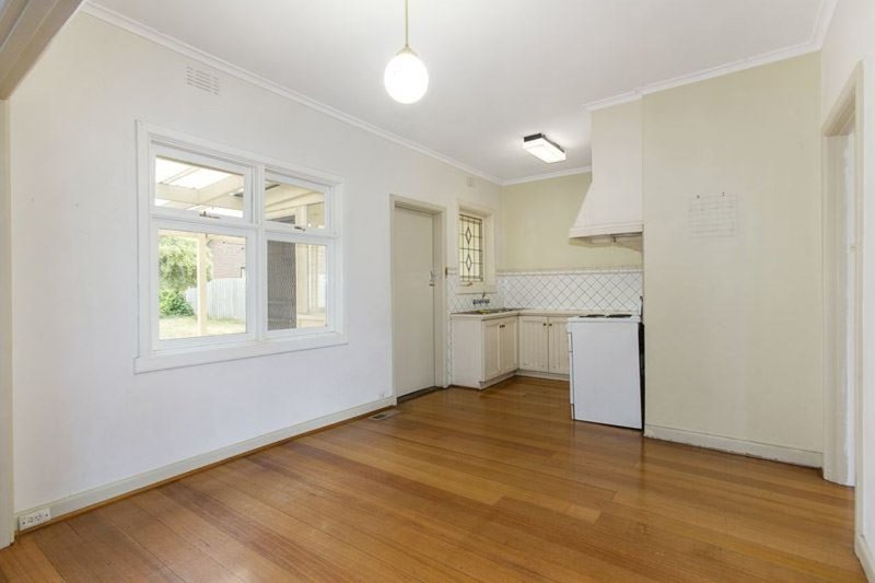 Photo - 11 Evelyn Street, Glen Waverley VIC 3150 - Image 5