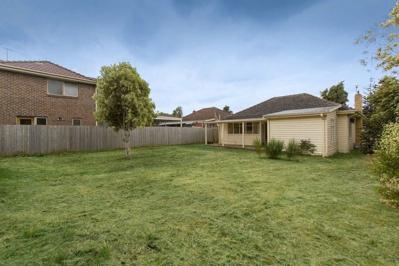 Photo - 11 Evelyn Street, Glen Waverley VIC 3150 - Image 6