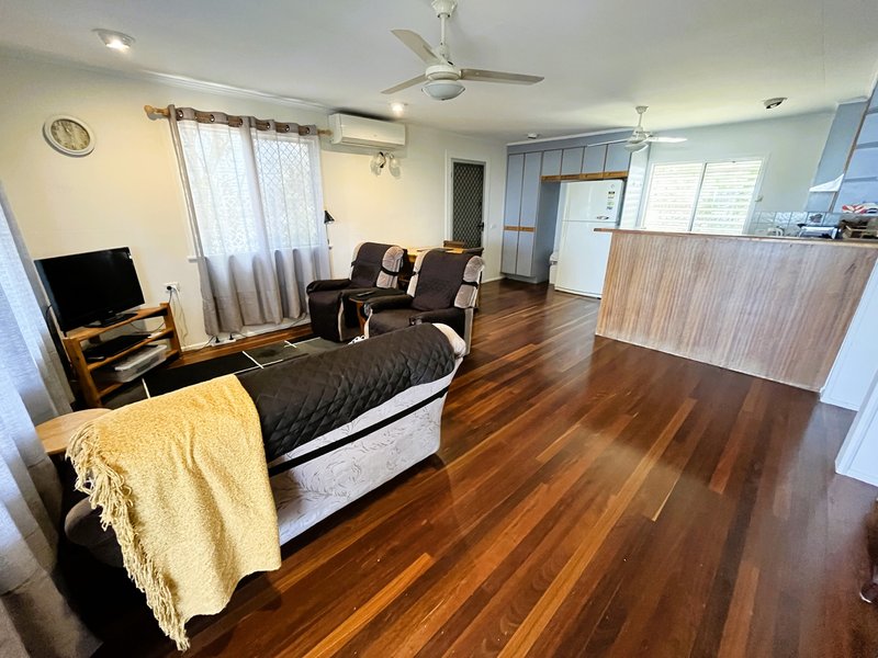 Photo - 11 Evelyn Street, Lammermoor QLD 4703 - Image 6