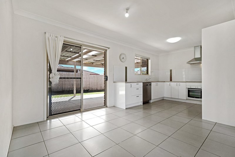 Photo - 11 Evenwood Street, Daisy Hill QLD 4127 - Image 4