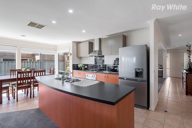 Photo - 11 Evergreen Drive, South Morang VIC 3752 - Image 2