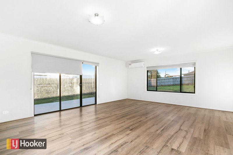 Photo - 11 Ewing Court, Lakes Entrance VIC 3909 - Image 2