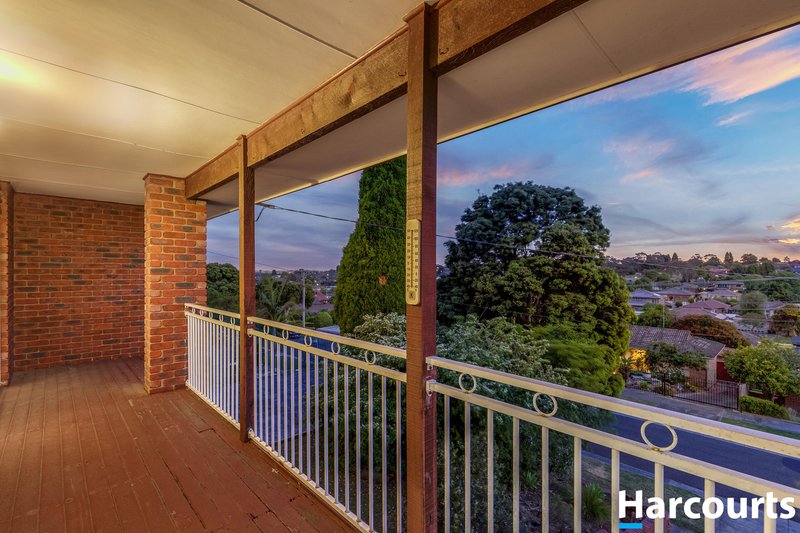 Photo - 11 Exell Drive, Dandenong North VIC 3175 - Image 2