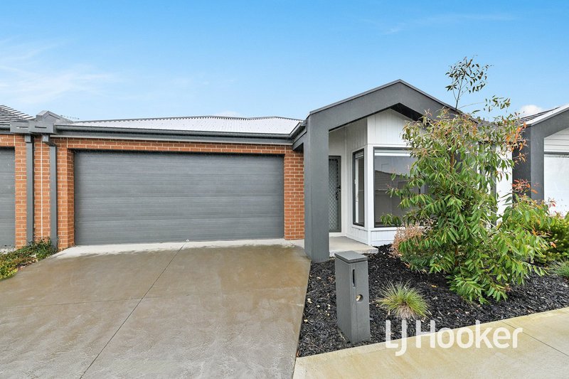 11 Expedition Circuit, Pakenham VIC 3810