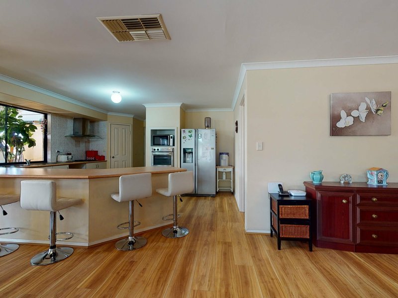 Photo - 11 Expedition Drive, Thornlie WA 6108 - Image 4