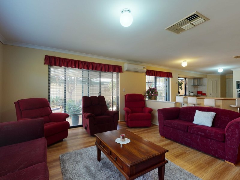 Photo - 11 Expedition Drive, Thornlie WA 6108 - Image 7