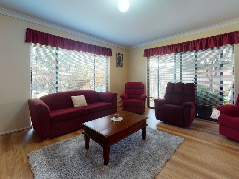 Photo - 11 Expedition Drive, Thornlie WA 6108 - Image 9