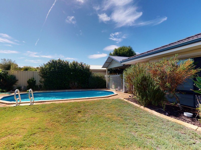 Photo - 11 Expedition Drive, Thornlie WA 6108 - Image 13