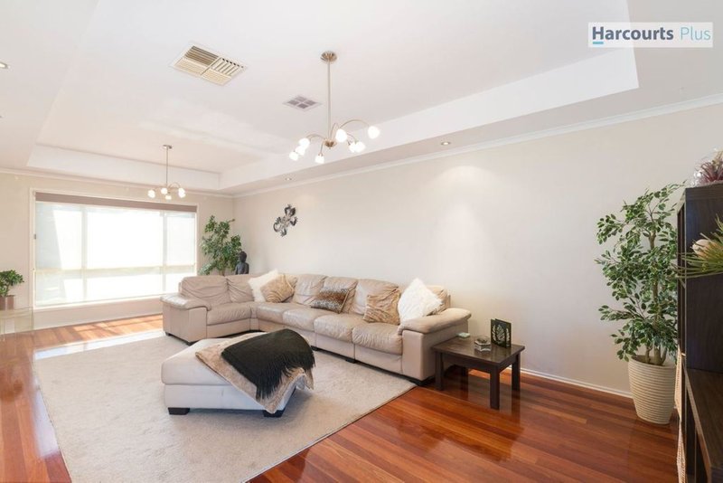 Photo - 11 Fairhill Street, Hallett Cove SA 5158 - Image 6