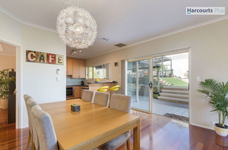 Photo - 11 Fairhill Street, Hallett Cove SA 5158 - Image 7