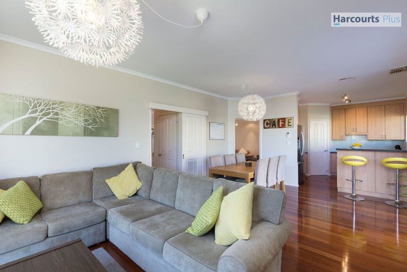 Photo - 11 Fairhill Street, Hallett Cove SA 5158 - Image 9