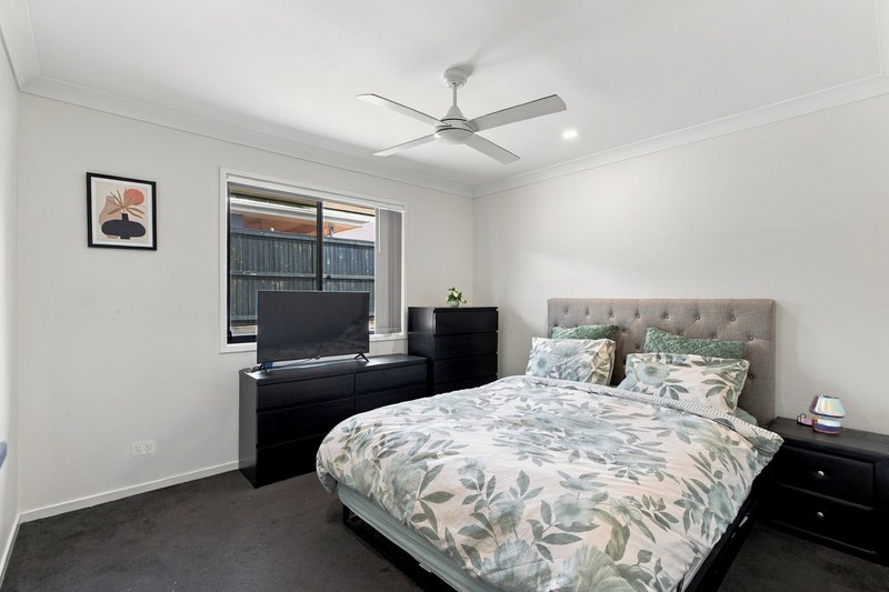 Photo - 11 Fairmount Circuit, Yarrabilba QLD 4207 - Image 9