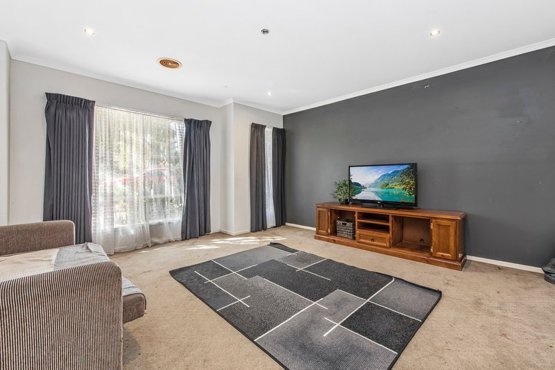 Photo - 11 Fallingwater Drive, Pakenham VIC 3810 - Image 2