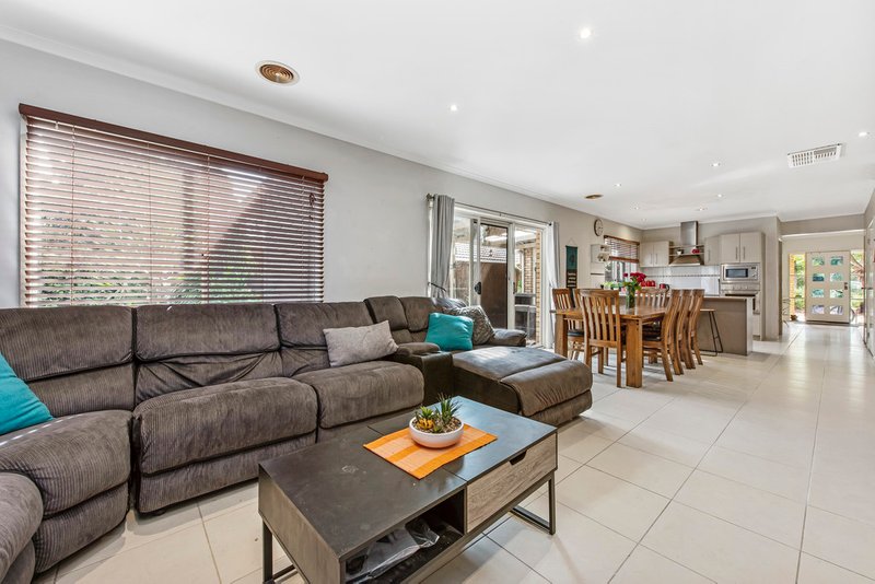 Photo - 11 Fallingwater Drive, Pakenham VIC 3810 - Image 5