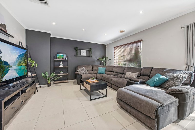 Photo - 11 Fallingwater Drive, Pakenham VIC 3810 - Image 6