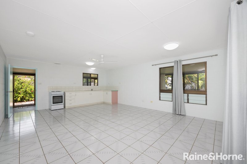 Photo - 11 Fanning Court, Balgal Beach QLD 4816 - Image 5