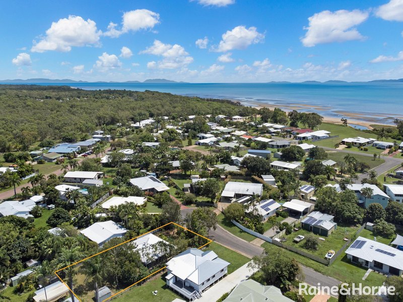 Photo - 11 Fanning Court, Balgal Beach QLD 4816 - Image 12