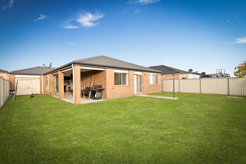 Photo - 11 Farmdale Road, Pakenham VIC 3810 - Image 8