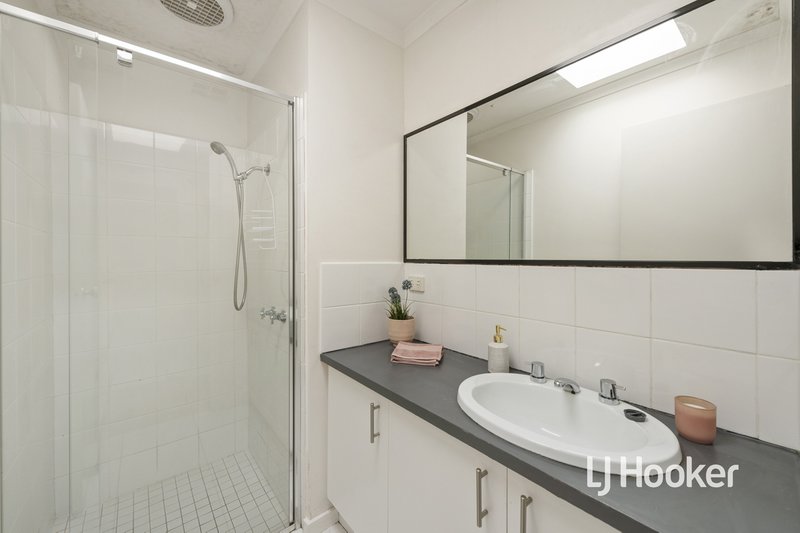 Photo - 11 Farrant Court, Altona Meadows VIC 3028 - Image 3