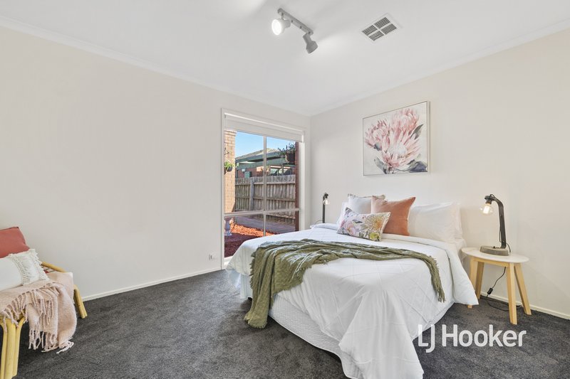 Photo - 11 Farrant Court, Altona Meadows VIC 3028 - Image 4