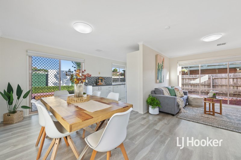 Photo - 11 Farrant Court, Altona Meadows VIC 3028 - Image 10