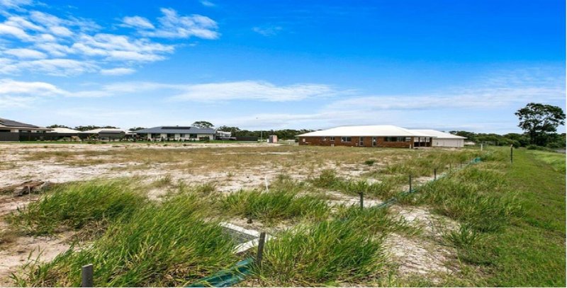 Photo - 11 Fathom Court, Burrum Heads QLD 4659 - Image 8