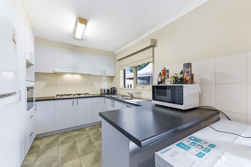 Photo - 11 Ferncroft Court, Cranbourne North VIC 3977 - Image 3