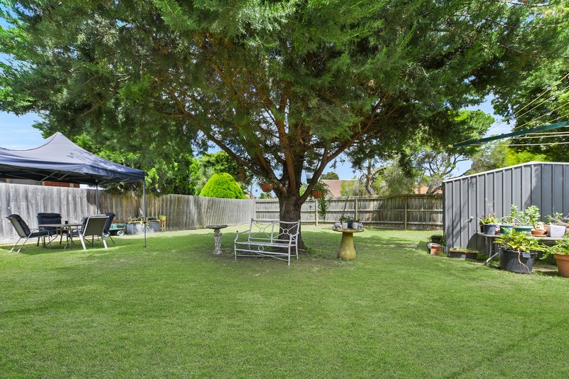 Photo - 11 Ferncroft Court, Cranbourne North VIC 3977 - Image 9