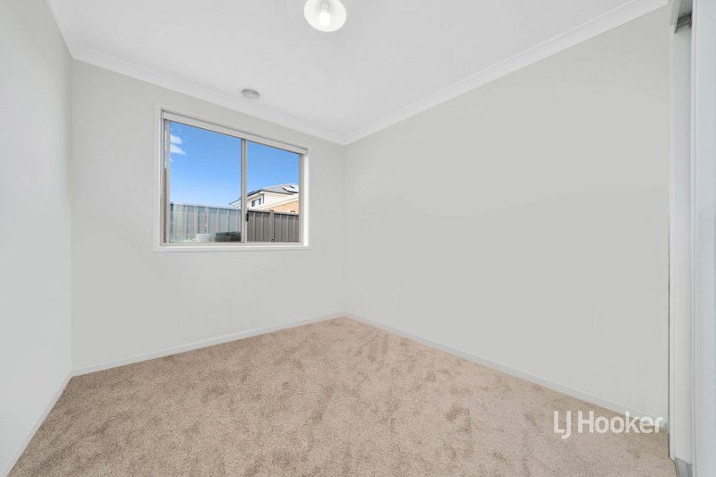 Photo - 11 Festivity Street, Tarneit VIC 3029 - Image 9