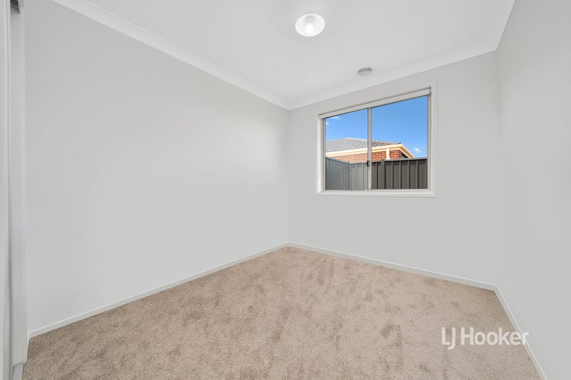 Photo - 11 Festivity Street, Tarneit VIC 3029 - Image 10