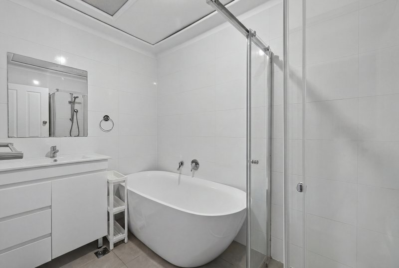 Photo - 11 Fewtrell Avenue, Revesby Heights NSW 2212 - Image 22