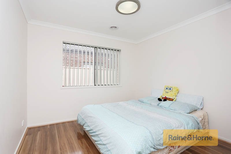 Photo - 11 Fieldstone Way, Brookfield VIC 3338 - Image 3